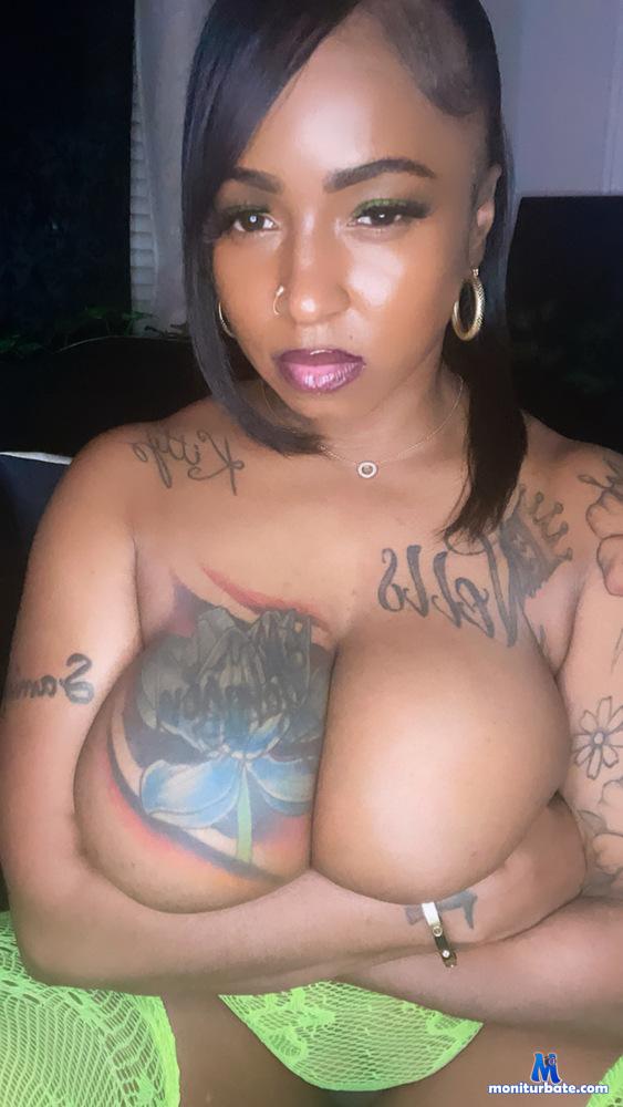 queqitty camsoda livecam performer profile