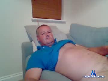 curiousax chaturbate livecam performer profile