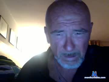 gillgiando chaturbate livecam performer profile
