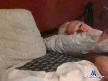 hotwife_married_to_a_transe chaturbate livecam performer profile