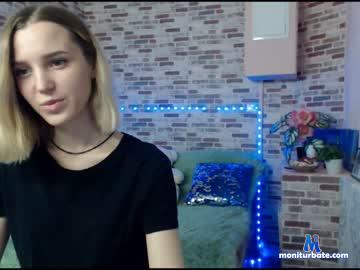 monycaleyn chaturbate livecam performer profile