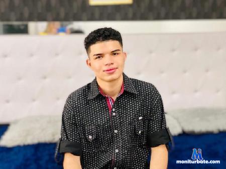 ruco-gonzalez flirt4free performer Hey guys, welcome to my room!