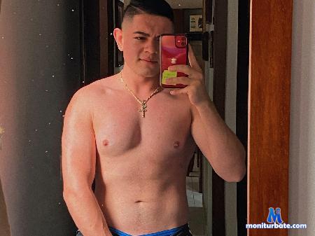 luigi-white flirt4free performer Daddy's Boy