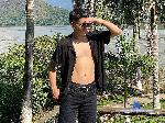 apolo-fire flirt4free livecam show performer Athletic on the outside, irresistible by nature 