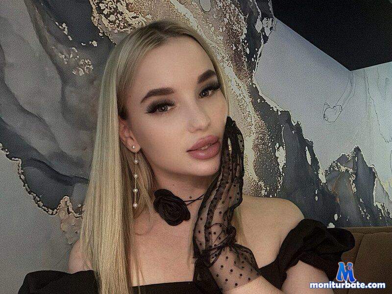 kira-krox Flirt4free performer Feet Paddling/Spanking/Whips Role Play/Costumes Boss / Secretary Doctor / Nurse Service Worker/Housewife Student/Teacher Stockings/Panty Hose Legs Cheerleader/Jock Training Cosplay Smoking