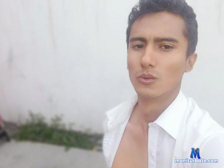 andrew-reyes flirt4free performer All I want is to be irresistibly desired by you.