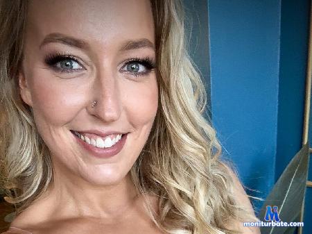 lucyy-allen flirt4free performer Your favorite MILF next door!