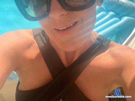 amy-amy flirt4free performer Dirty-Kinky Housewife is ready to play:)