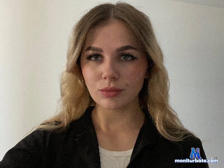 kristy-stelting flirt4free performer hellooo Im Mary nice to meet you 
