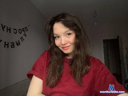 krissy-cucufate flirt4free performer Hi sweet! we want play! Play with us pls!