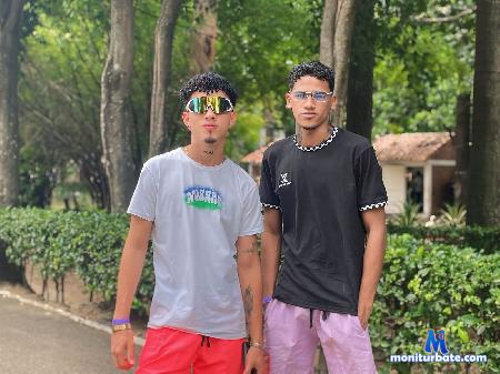 aaron-and-farid flirt4free performer Hello Welcome  guys 