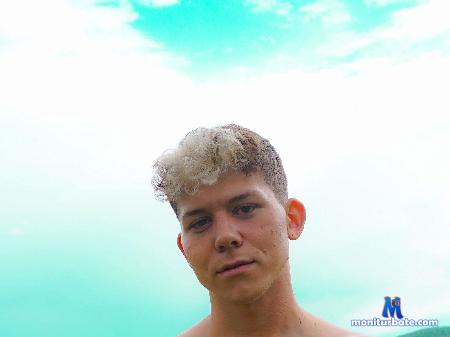 tyler-player flirt4free performer I'm a dom vers bottom with submissive tendencies 