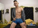 andrews-rous flirt4free livecam show performer CHICO CON FIEBRE DE SEXO.