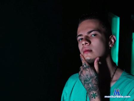buck-ner flirt4free performer I'm not different, i'm just myself