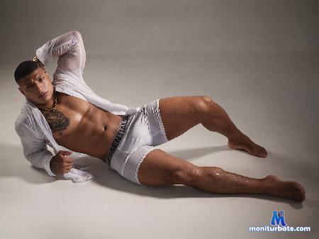 chriz-macgregoor flirt4free performer Would you like to feel dominated by my muscular and strong body?