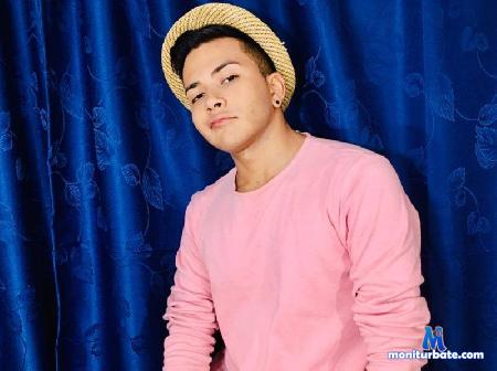 frankk-jones flirt4free performer sensual and daring boy looking for fun and experiencing new things