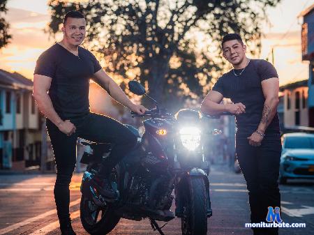 andyy-star-and-franki-moon flirt4free performer Hey guys, welcome to our room, Let´s have some fun 