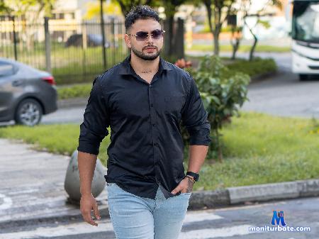 andreww-brownn flirt4free performer I want to be that bad boy who fulfills all your bad and good wishes