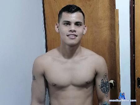 agustin-bennett flirt4free performer Hi  welcome to my room!