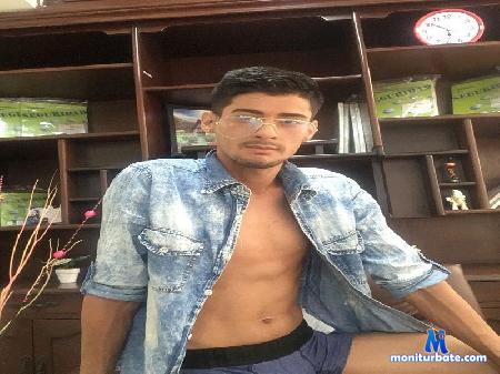 jhoan-cruz flirt4free performer Latino boy looking for fun without limit