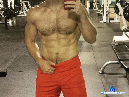 johnnie-red flirt4free performer I'm a muscular American who's ready to show off this body for you.