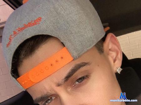 bentley-banghardt flirt4free performer Young Hung Handsome Top Dom ready for a Stroke n Smoke Cloudy CumShow!