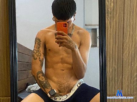valentino-knox flirt4free performer a bisexual guy who likes to try new things 