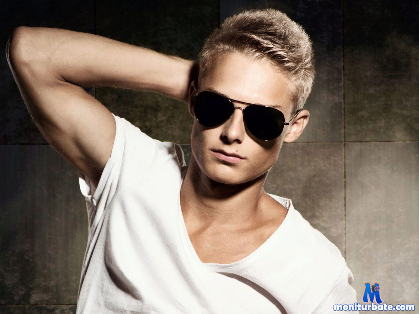 bleck Flirt4free performer 
