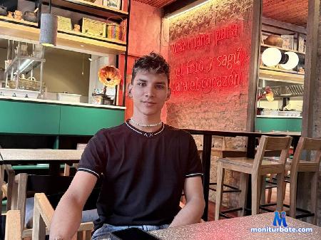 anthony-voss flirt4free performer chico extrovertido dispuesto a cumplir tus fantas&iacute;as