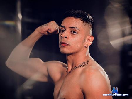 louis-brownn flirt4free performer disconnected from the world to connect with me