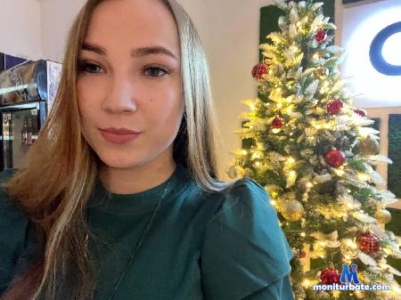 marian-buoy flirt4free performer Hi sweet! we want play! Play with us pls!