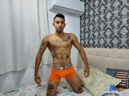 tayson-johson flirt4free performer sexy boys horny 9 inches 