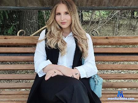 loretta-hourihan flirt4free performer Hey baby. wanna play with me tonight?  Let's see how good you can be