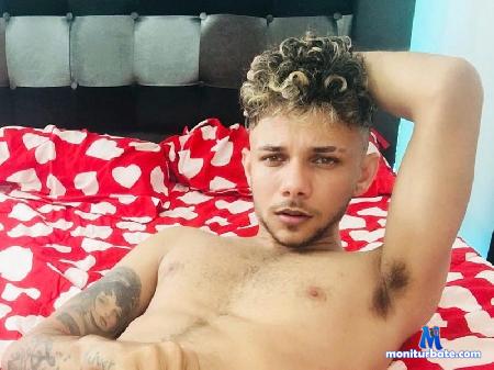 kenin-toro flirt4free performer hello welcome in my room I am a new boy here in f4f prepared to please youa you with my great cock