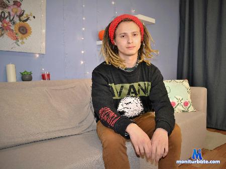 oswald-booth flirt4free performer 18 yo boy with big. heart =)))