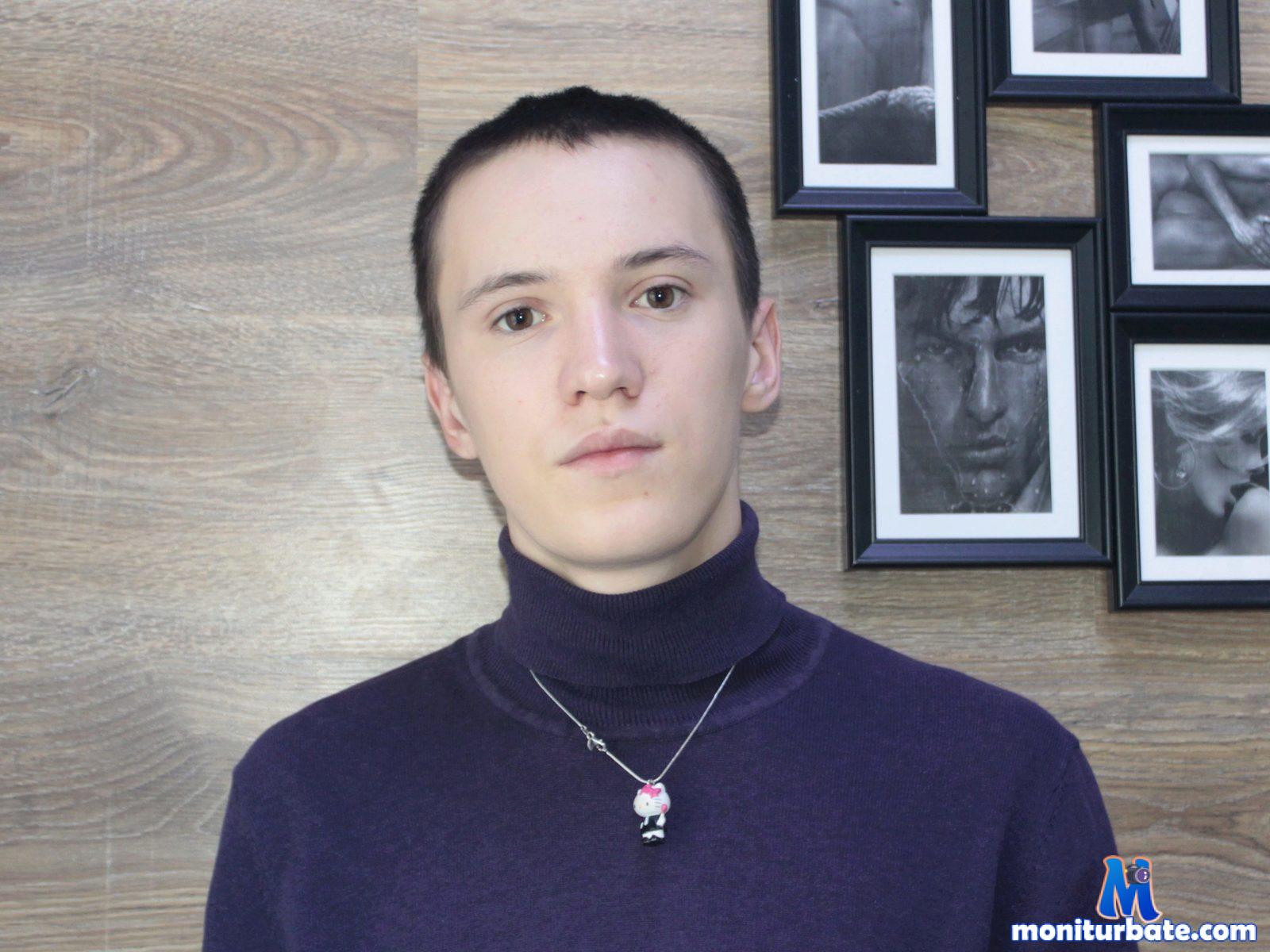 tomas-laine Flirt4free performer Feet Dirty Talk Teasing Legs Smoking Armpit