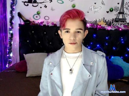 tyler-lees flirt4free performer welcome to my room I am a new boy here on the site I am 18 years old I love the gym do exercise