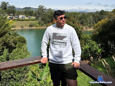 franco-de-la-cruz flirt4free performer Dreaming big. All about Good Vibes. Good Talks n good music!