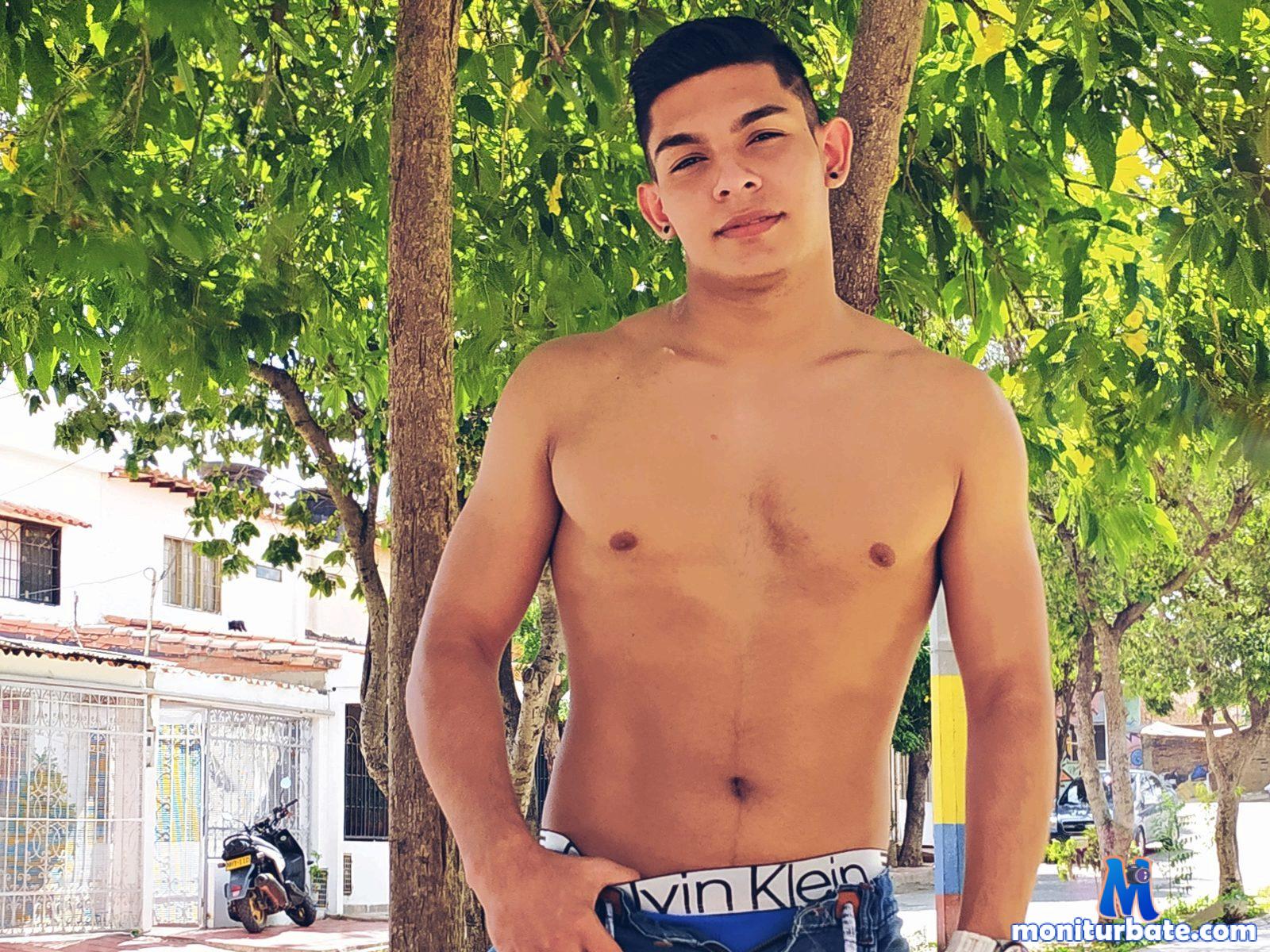 kurt-evans Flirt4free performer Feet Nipple Play Submission Latex Slaves Humiliation Coach/Trainee Tickler