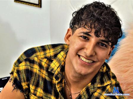 lewis-evans flirt4free performer hot and sex loving man here 