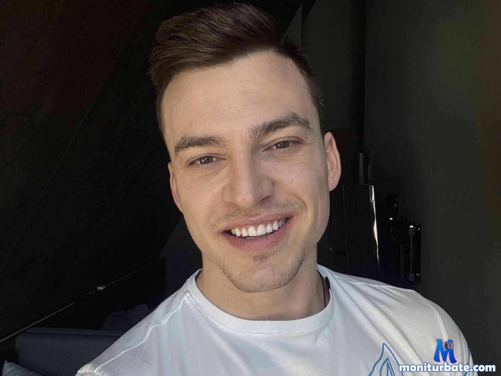 lewis-vega Flirt4free performer Feet Nipple Play Dirty Talk Slaves Medical