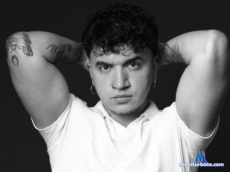thomas-stonne flirt4free performer where strength seduces and the gaze conquers.