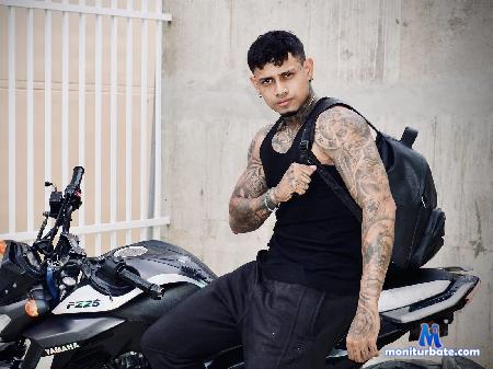 chistopher-lord flirt4free performer I just want to rock this world with my positive energy!!