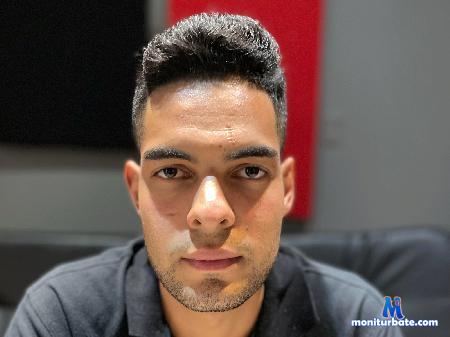 bray-phoenix flirt4free performer #latino #muscle #fit #colombia #bigdick #cum #cumshow