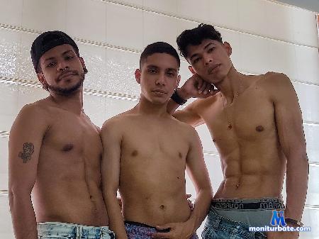 andrew-and-tyrone-and-kim flirt4free performer Sexy and hots boys ! We are new !! enjoy with us !