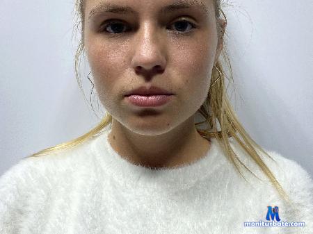 lelia-farina flirt4free performer Hi sweet! we want play! Play with us pls!