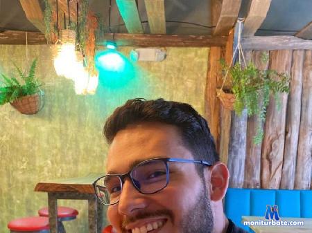 lucas-ferrer flirt4free performer Hey f4f guys! I'm here to make friends and have some fun, by the way know more about me, here.