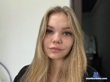 veronika-crumedy flirt4free performer Hi sweet! we want play! Play with us pls!