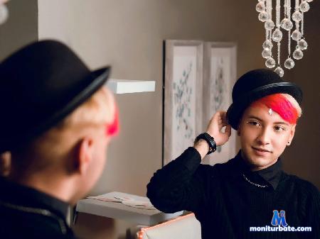 valerio-michelson flirt4free performer Hi im a young man and i wanna make a lot friends and have fun 