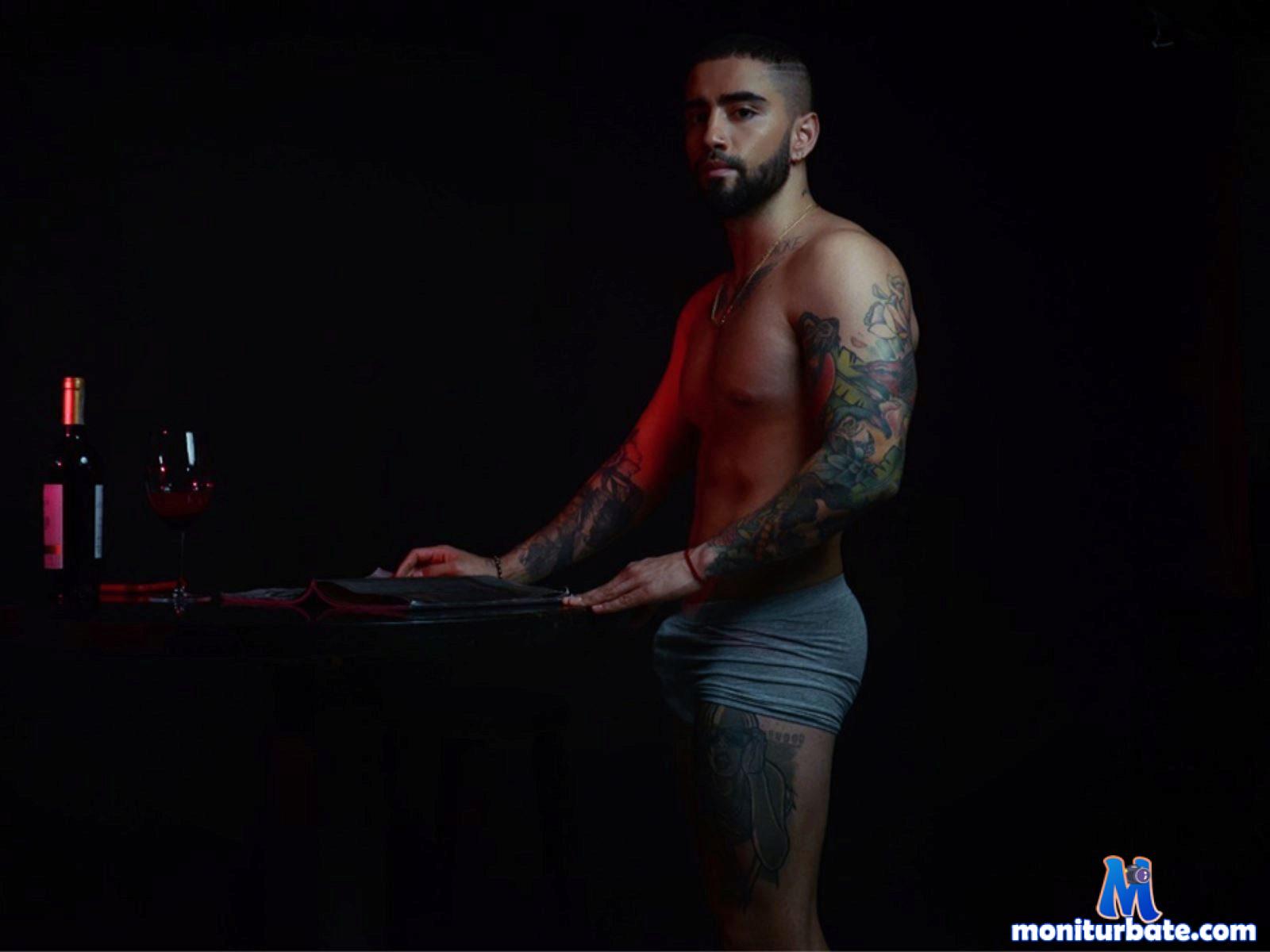 bruno-royce Flirt4free performer Feet Domination Cuckolding Legs Piercings and Tattoos Spanking Smoking Armpit Muscle Worship Wrestling